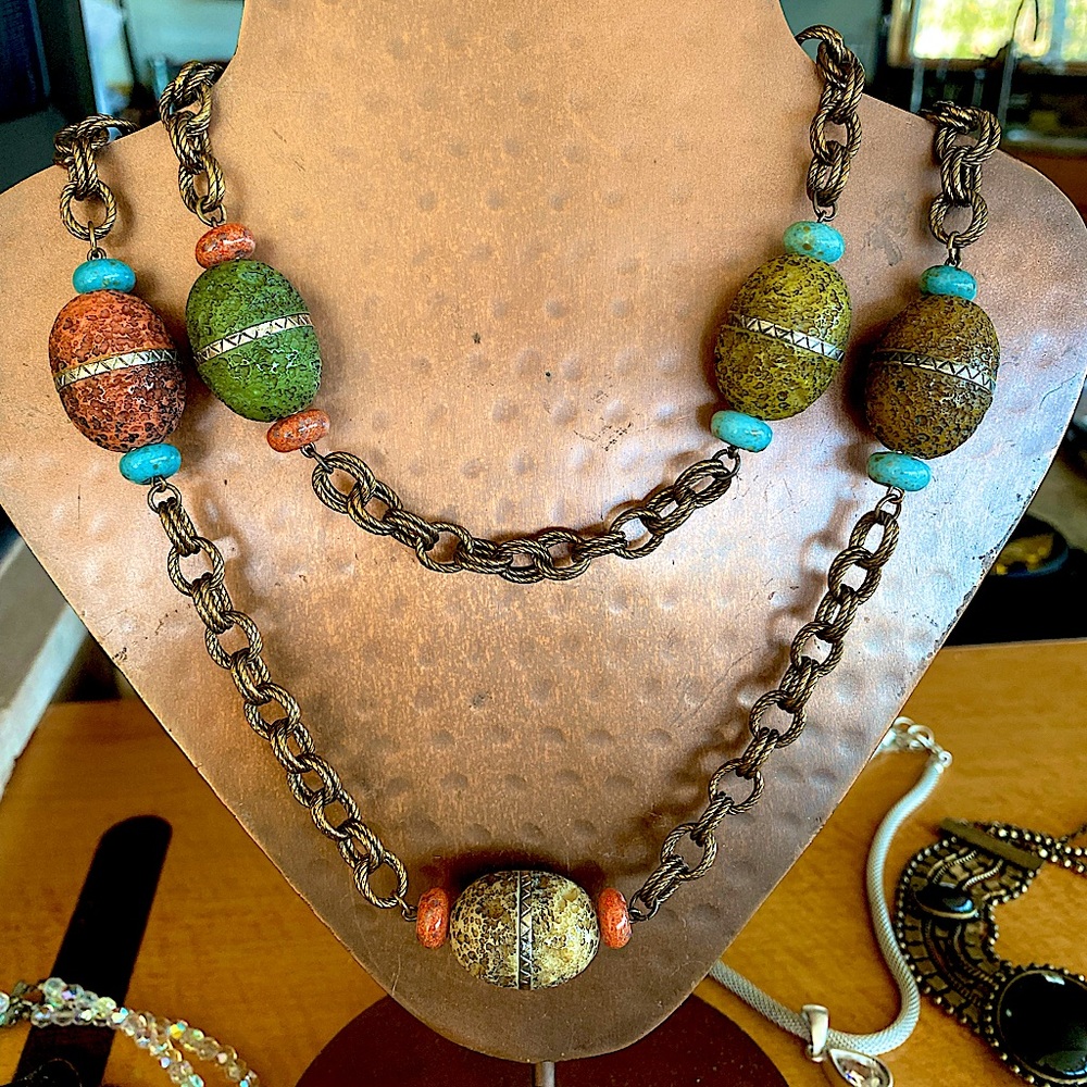 VERY UNIQUE NECKLACE !!